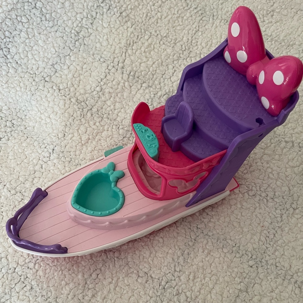 Minnie Mouse Vacation At Sea Boat